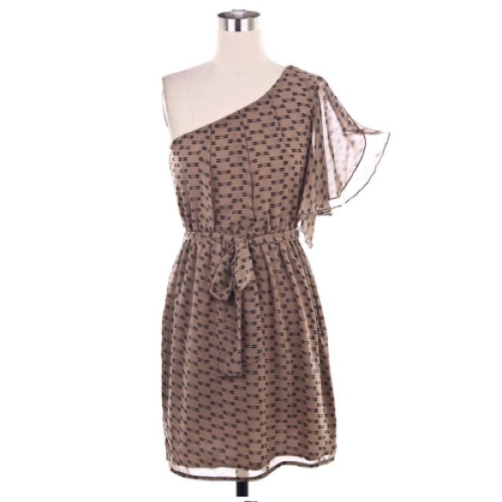 One shoulder dress